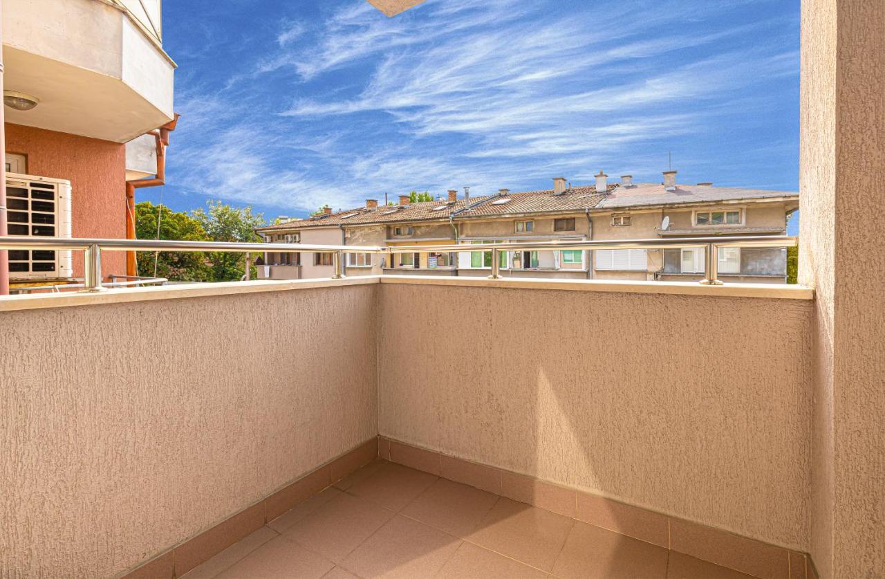 Modernly-Designed 1Bd Apartment With A Nice Terrace Plovdiv Bagian luar foto