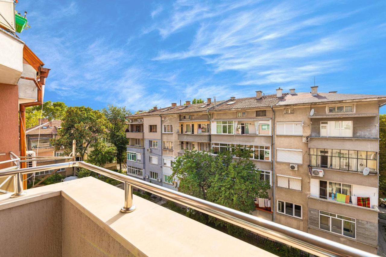 Modernly-Designed 1Bd Apartment With A Nice Terrace Plovdiv Bagian luar foto